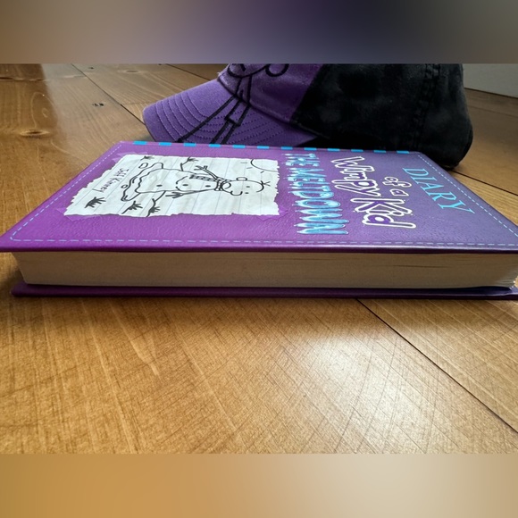 Diary of a Wimpy Kid Adjustable Hat & The Meltdown Book Set - Picture 13 of 14